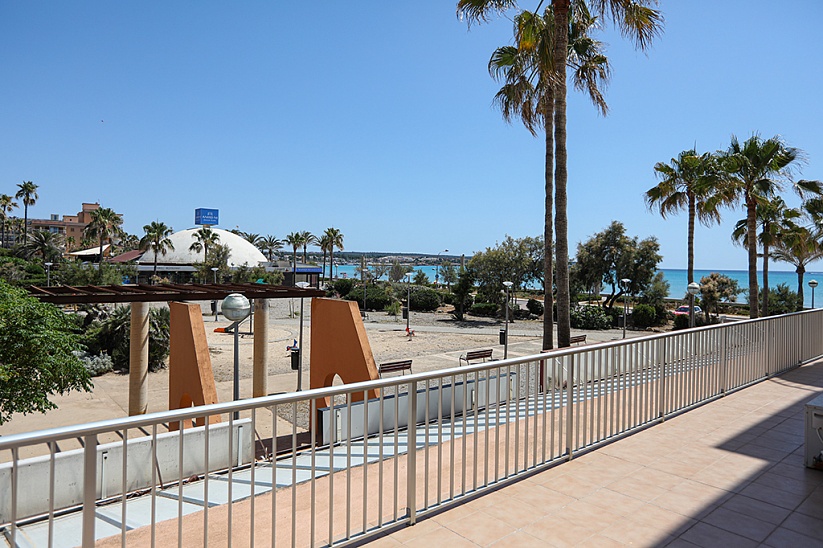 Apartamento cerca de la playa con vistas al mar en El Arenal