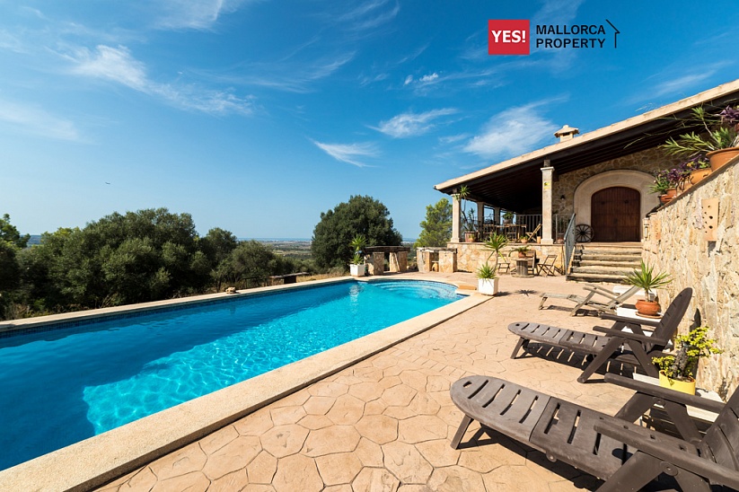 Hermosa finca con piscina y vistas panorámicas cerca de Palma